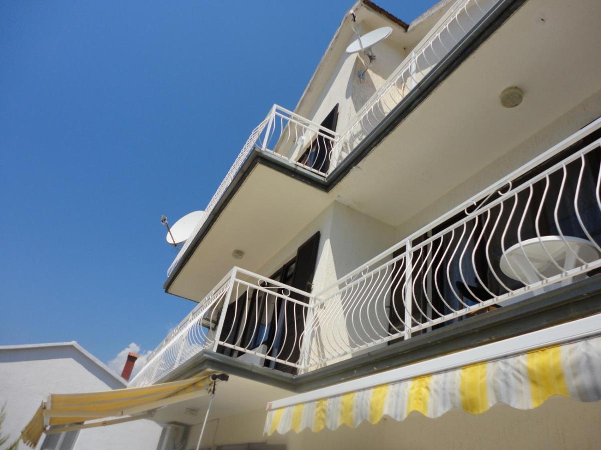 Wisteria Hotel Tivat Buitenkant foto