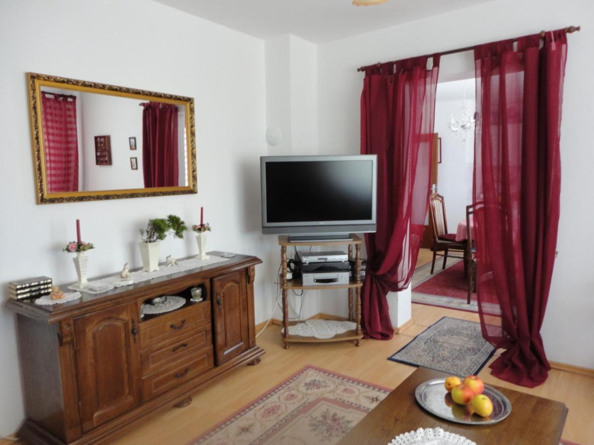 Wisteria Hotel Tivat Buitenkant foto