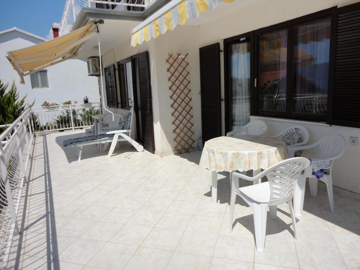 Wisteria Hotel Tivat Buitenkant foto