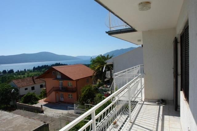 Wisteria Hotel Tivat Buitenkant foto