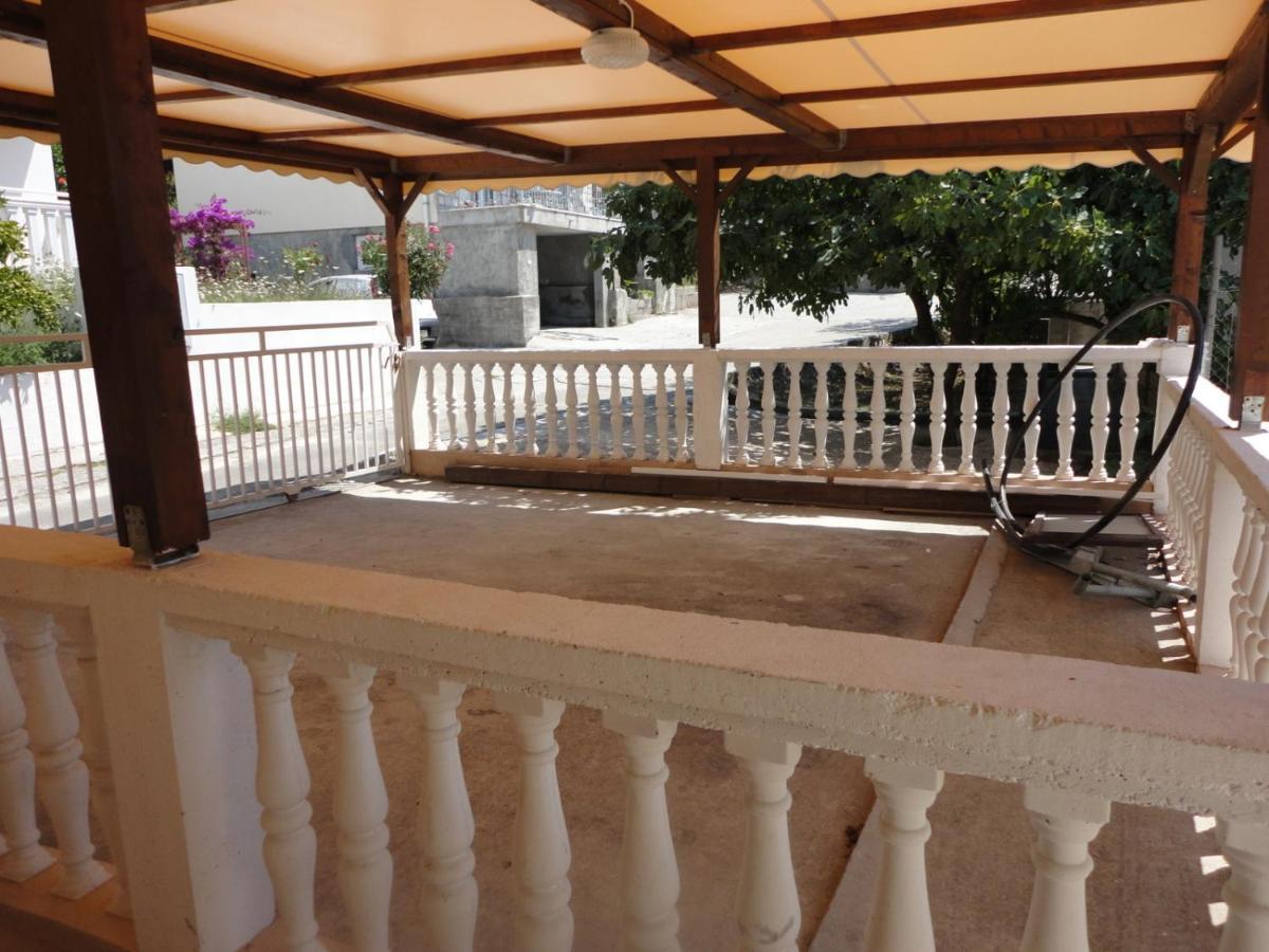 Wisteria Hotel Tivat Buitenkant foto