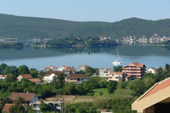 Wisteria Hotel Tivat Buitenkant foto