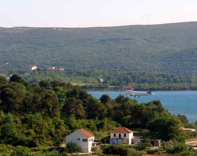 Wisteria Hotel Tivat Buitenkant foto