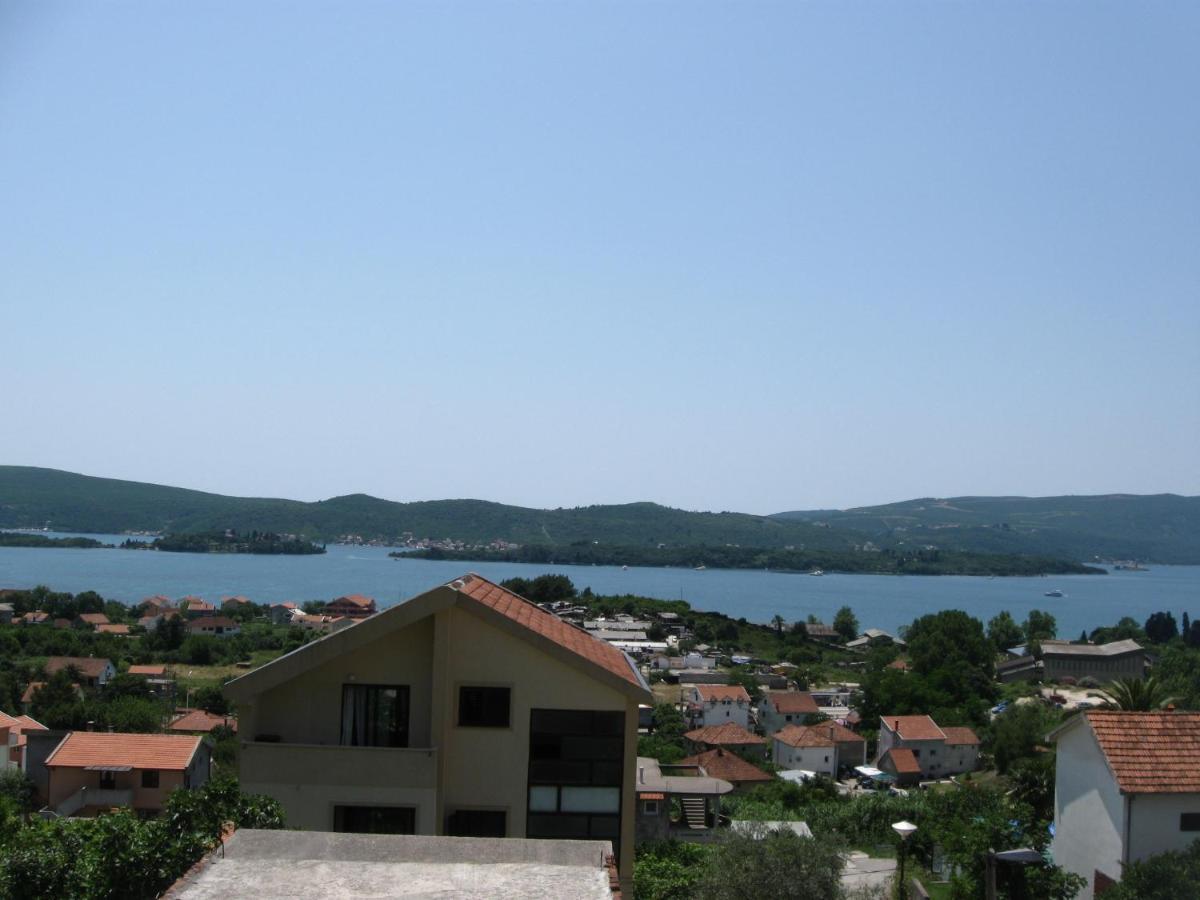 Wisteria Hotel Tivat Buitenkant foto