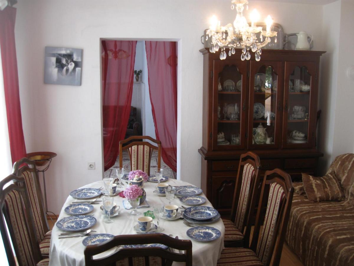 Wisteria Hotel Tivat Buitenkant foto