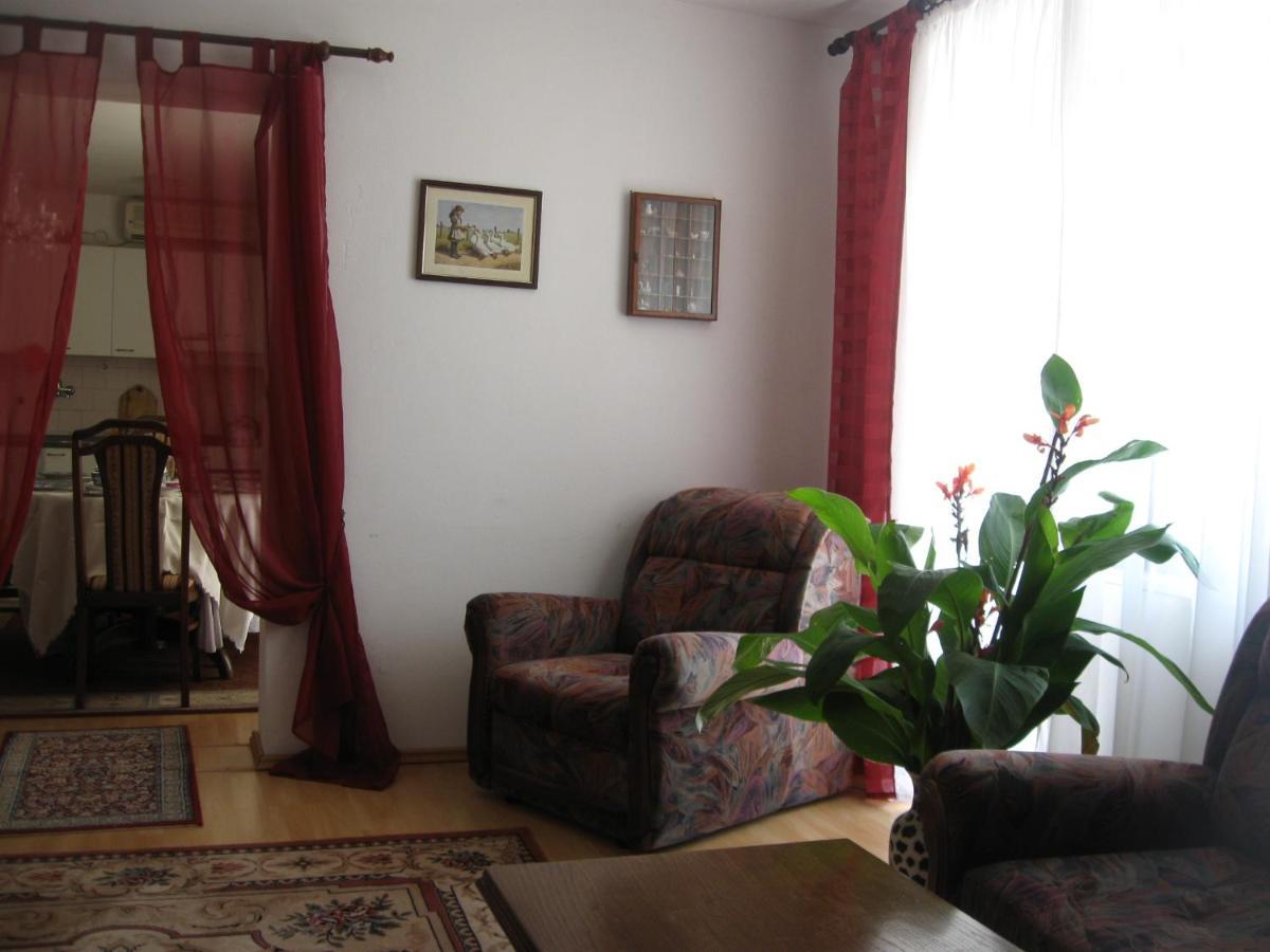 Wisteria Hotel Tivat Buitenkant foto
