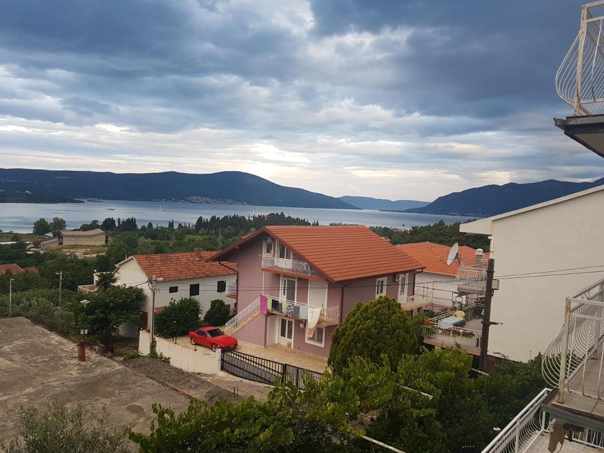 Wisteria Hotel Tivat Buitenkant foto