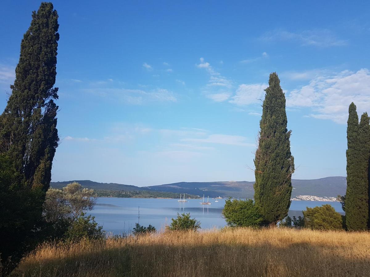 Wisteria Hotel Tivat Buitenkant foto
