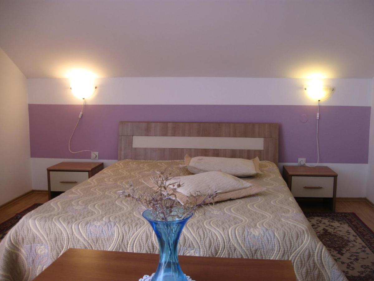 Wisteria Hotel Tivat Buitenkant foto