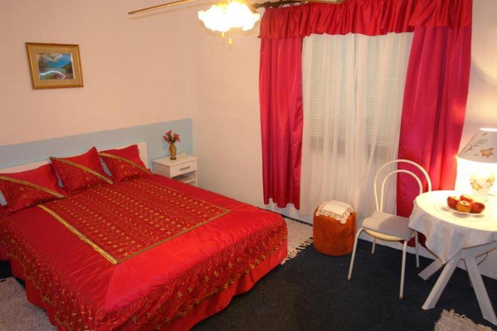 Wisteria Hotel Tivat Buitenkant foto