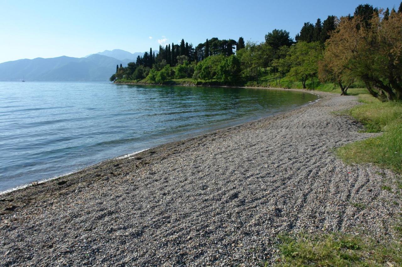 Wisteria Hotel Tivat Buitenkant foto