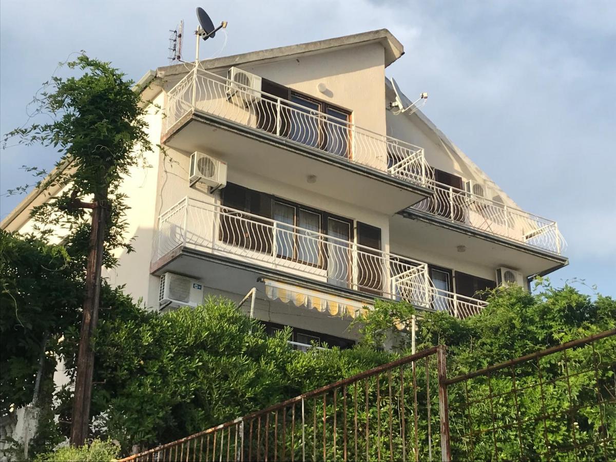 Wisteria Hotel Tivat Buitenkant foto