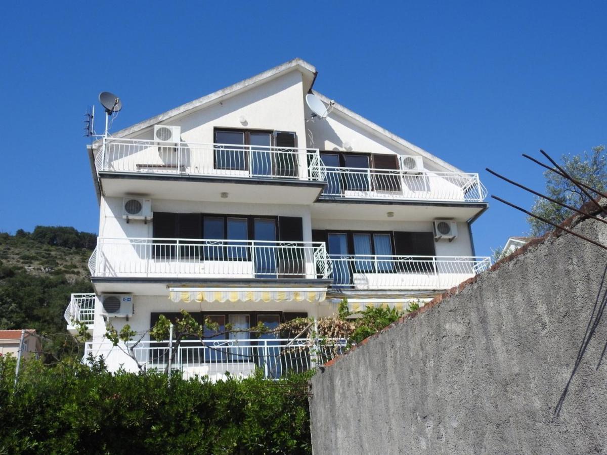 Wisteria Hotel Tivat Buitenkant foto