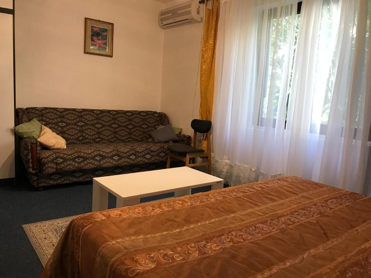 Wisteria Hotel Tivat Buitenkant foto